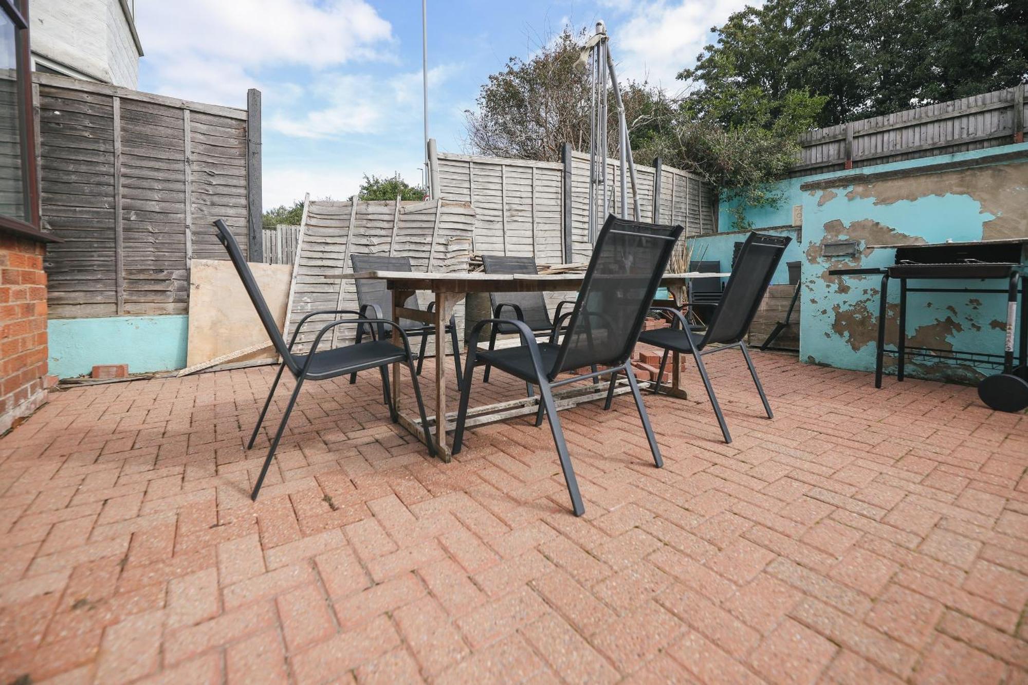 Franky's Place, In Roundhay, - Free Parking, Breakfast & Wifi Bed & Breakfast