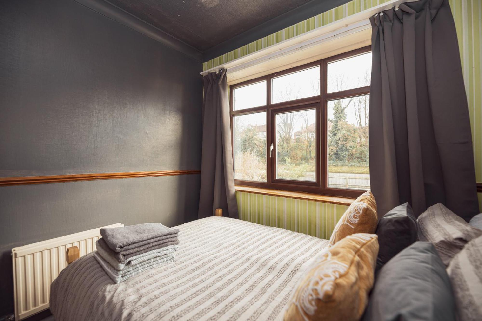 Bed & Breakfast Franky's Place, In Roundhay, - Free Parking, Breakfast & Wifi *