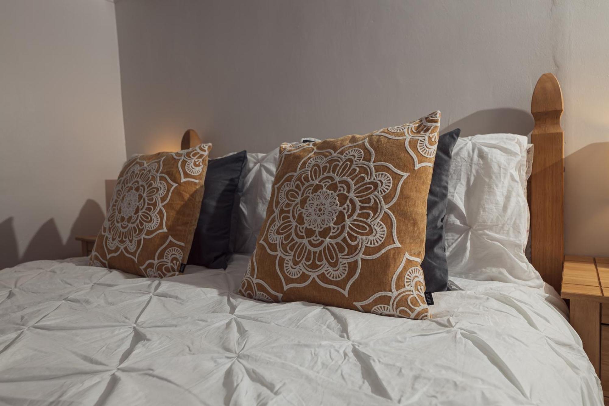 Bed & Breakfast Franky's Place, In Roundhay, - Free Parking, Breakfast & Wifi